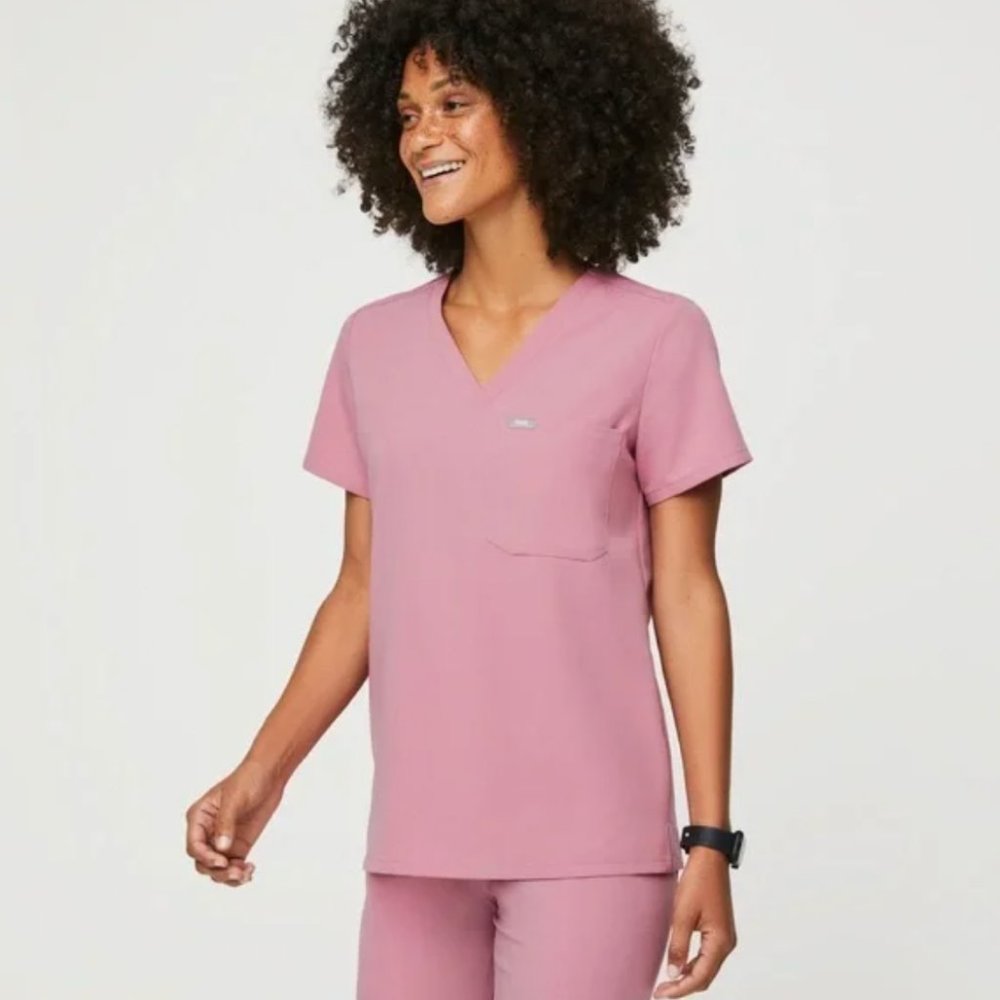 FIGS catarina scrub top- chalk pink XS